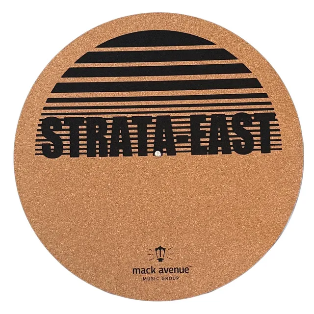 Strata-East Limited Edition tappetino sughero 12" logo